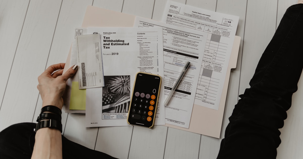 Estudante planejando finanças para morar na Itália
